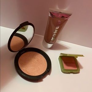 BECCA Champagne Pop Highlighter